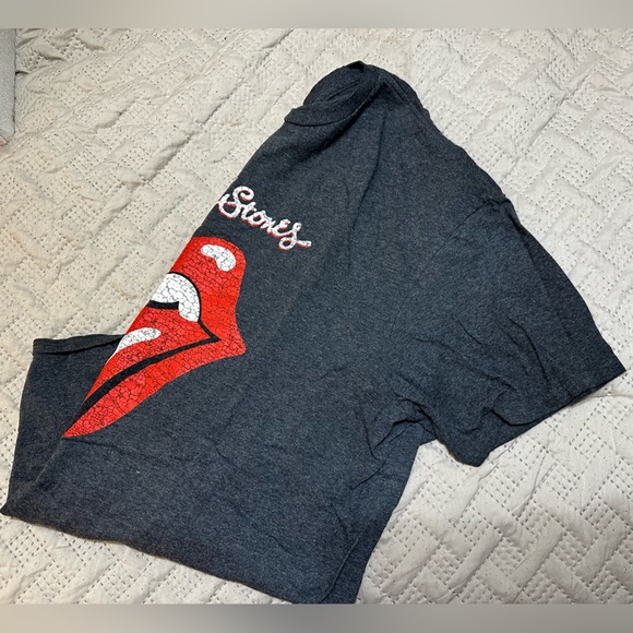 Graphic Tshirt - Picture 2 of 3